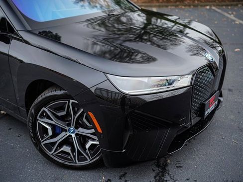 Used 2024 BMW iX xDrive50 w/ Premium Package image 14