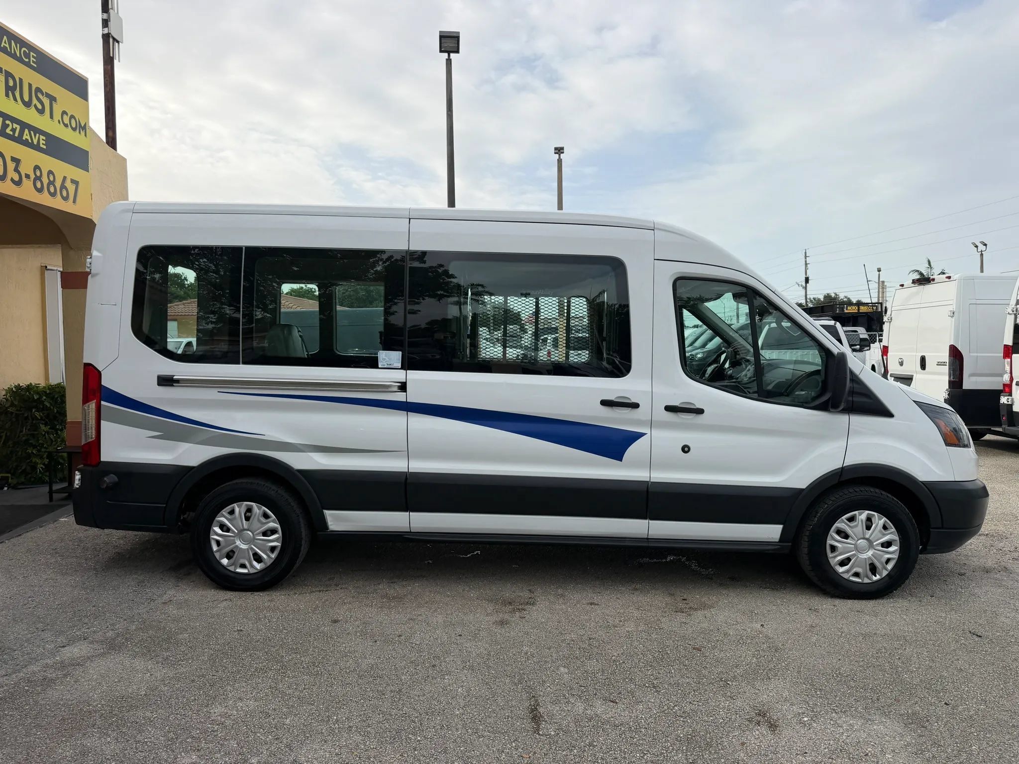 Used 2018 Ford Transit 350 XL RWD image 9
