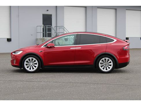 Used 2018 Tesla Model X 100D image 2