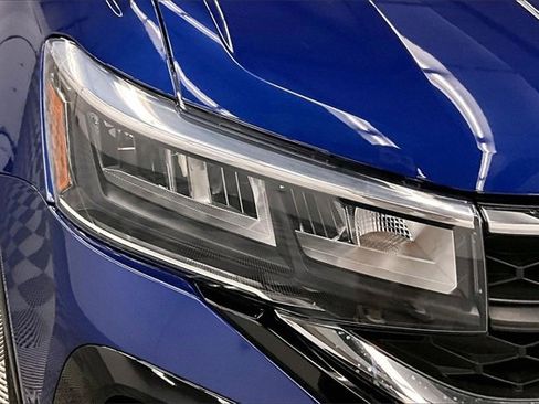 Used 2023 Volkswagen Taos SE w/ Panoramic Sunroof Package image 30