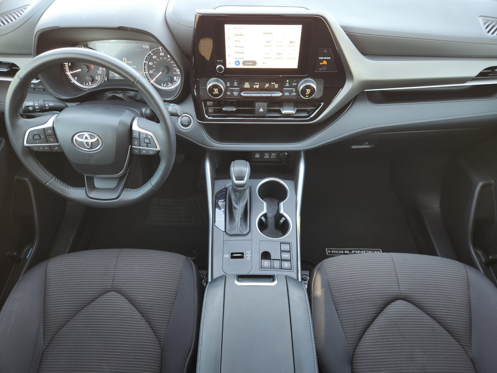 Used 2024 Toyota Highlander LE FWD image 30