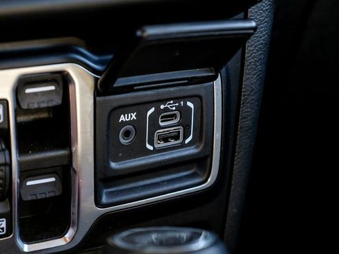 Used 2021 Jeep Wrangler Unlimited Sahara image 36