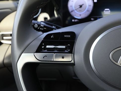 Used 2025 Hyundai Elantra SEL image 13