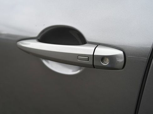 Used 2023 Nissan Rogue SL w/ SL Premium Package image 16