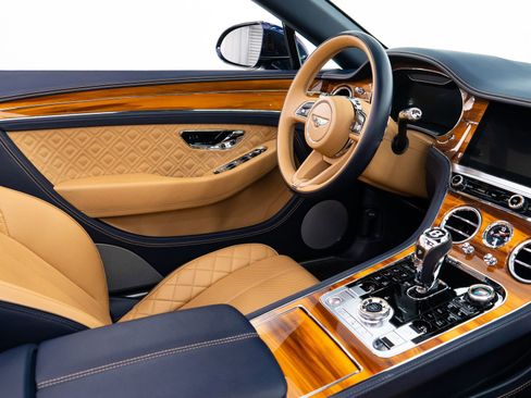 Used 2021 Bentley Continental GT AWD/4WD image 32