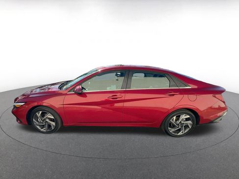 Used 2025 Hyundai Elantra Limited image 11