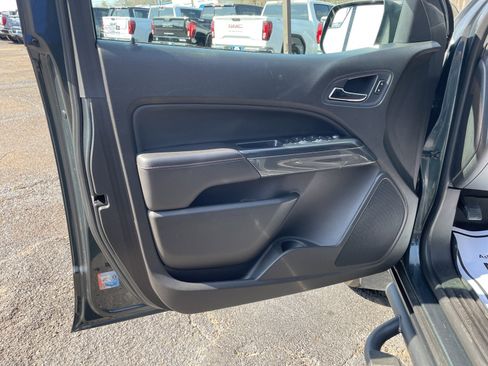 Used 2015 GMC Canyon SLE w/ All-Terrain Adventure Package image 12