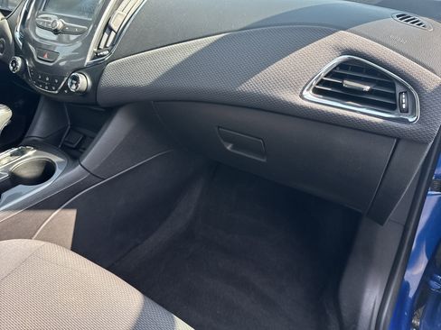 Used 2018 Chevrolet Cruze LT w/ Convenience Package image 15