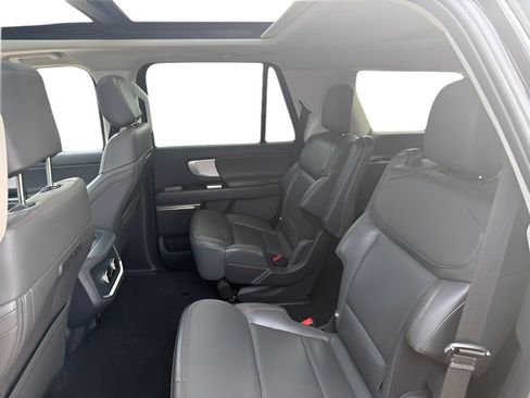 Used 2025 Ford Expedition Active AWD/4WD image 9