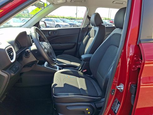 Certified 2023 Hyundai Venue Limited FWD image 13