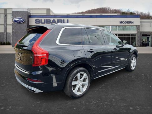 Used 2021 Volvo XC90 T5 Momentum w/ Climate Package FWD image 5