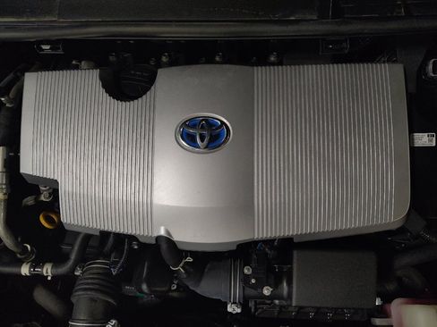 Used 2021 Toyota Prius XLE image 30