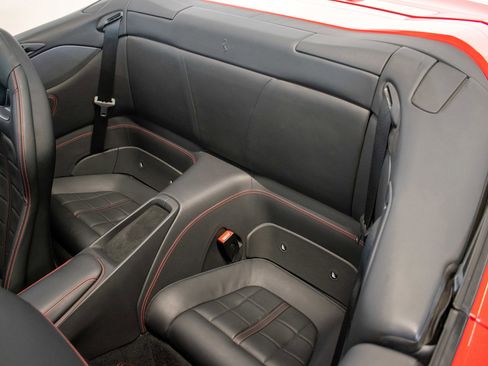 Used 2020 Ferrari Portofino RWD image 10