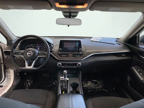 Used 2025 Nissan Altima 2.5 SV FWD image 15