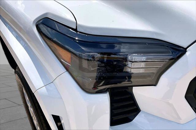 Certified 2026 Toyota Tacoma SR5 AWD/4WD image 28