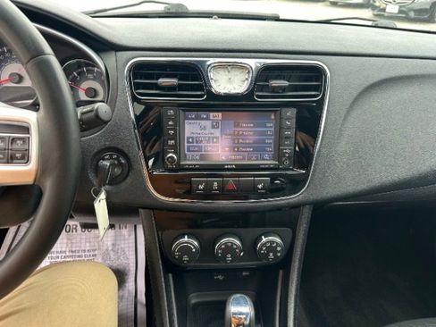 Used 2012 Chrysler 200 Limited image 24