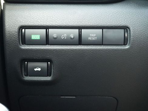 Used 2020 Nissan Sentra SR w/ Electronics Package FWD image 34