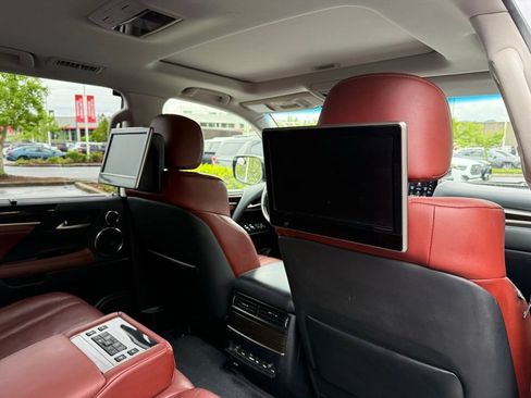 Used 2016 Lexus LX 570 4WD w/ Luxury Package image 20