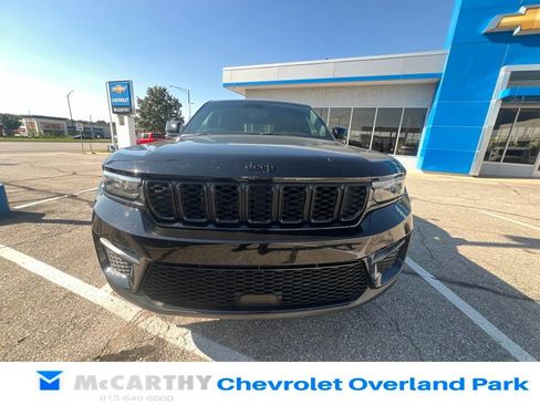 Used 2023 Jeep Grand Cherokee Altitude AWD/4WD image 7