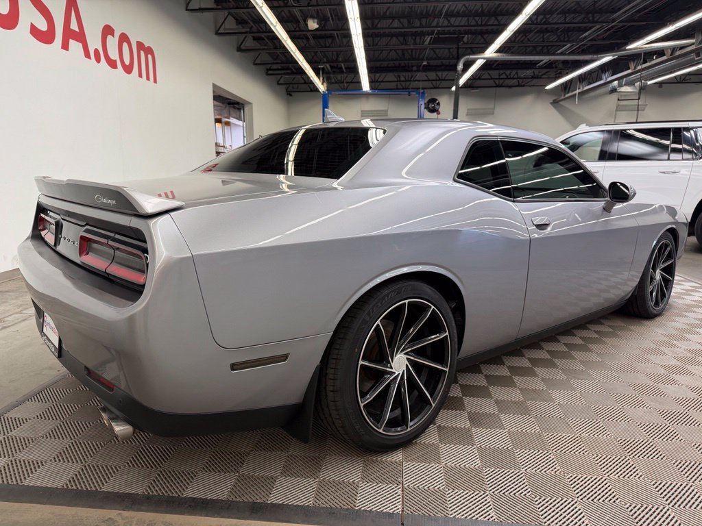 Used 2016 Dodge Challenger SXT w/ Driver Convenience Group RWD image 7
