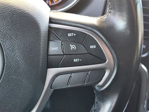 Used 2020 Jeep Grand Cherokee Laredo image 29