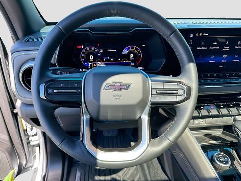 Used 2025 Chevrolet Colorado ZR2 w/ Midnight Edition image 15