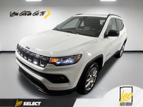 Used 2022 Jeep Compass Latitude AWD/4WD image 1