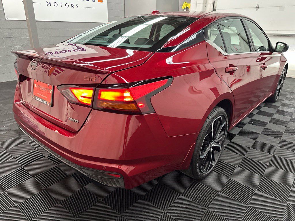 Used 2025 Nissan Altima 2.5 SR w/ SR Premium Package AWD/4WD image 9