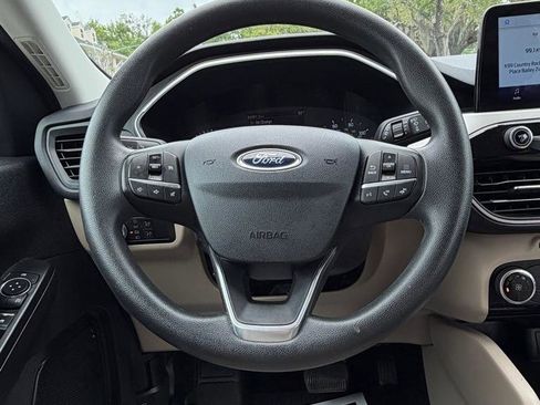 Used 2022 Ford Escape SE image 18