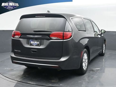 Used 2020 Chrysler Pacifica Touring w/ Advanced Safetytec Group FWD image 7