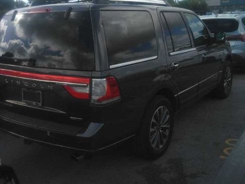 Used 2016 Lincoln Navigator Select RWD image 2
