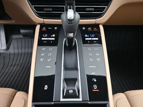 New 2026 Porsche Macan AWD/4WD image 17