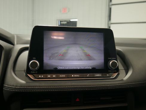 Used 2025 Nissan Rogue S image 22