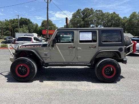 Used 2017 Jeep Wrangler Unlimited Rubicon AWD/4WD image 3