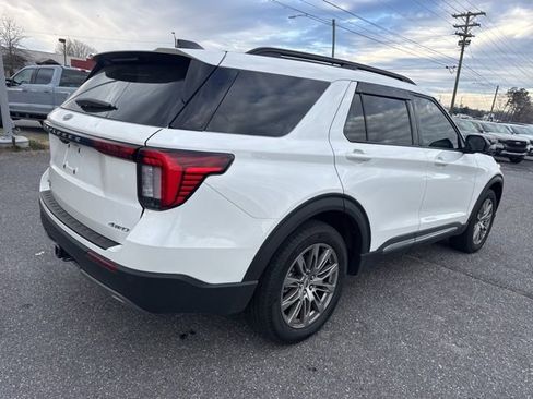 Used 2025 Ford Explorer Active w/ Active Comfort Package image 13