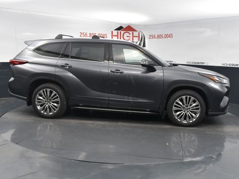 Used 2022 Toyota Highlander Platinum image 6