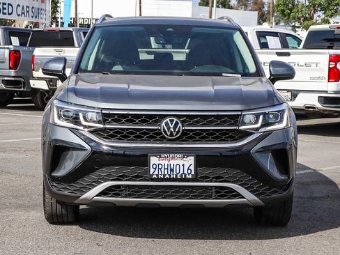 Used 2022 Volkswagen Taos SEL w/ Panoramic Sunroof Package image 2