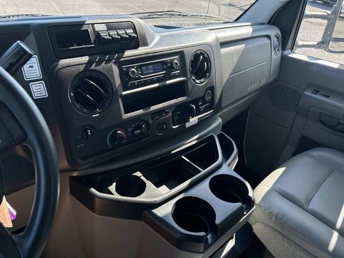 Used 2022 Ford E-350 and Econoline 350 Super Duty RWD image 27