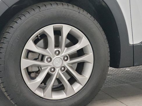Used 2019 Hyundai Santa Fe SE FWD image 31