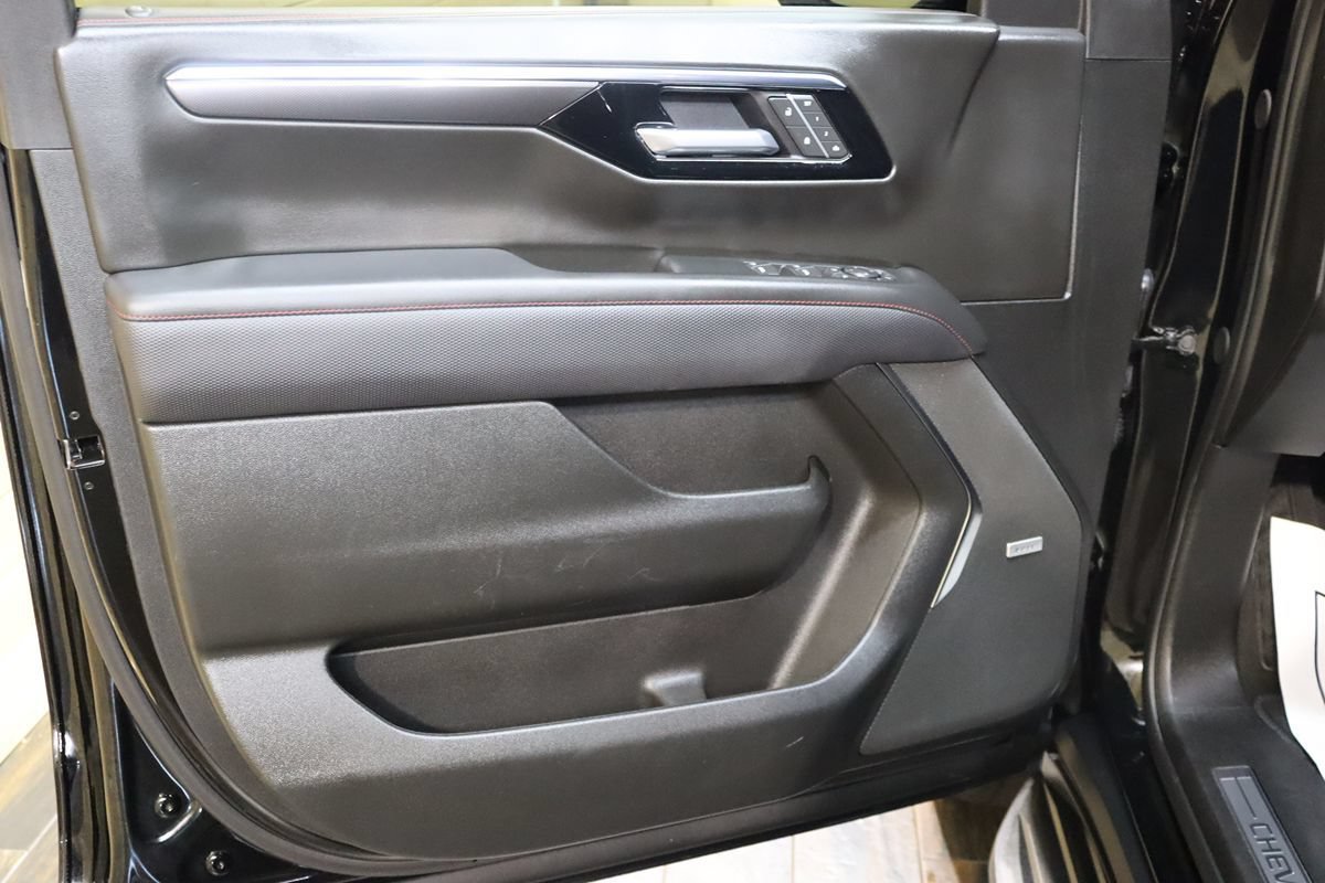 Used 2026 Chevrolet Suburban RST RWD image 31