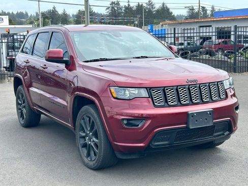 Used 2021 Jeep Grand Cherokee Laredo X AWD/4WD image 1