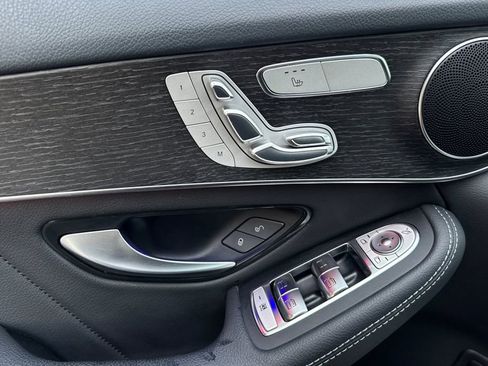 Used 2022 Mercedes-Benz GLC 300 4MATIC image 11