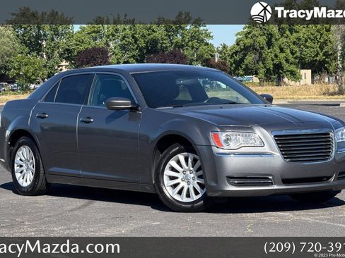 Used 2012 Chrysler 300 RWD image 1