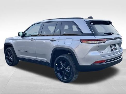 New 2025 Jeep Grand Cherokee Limited w/ Black Appearance Package image 4