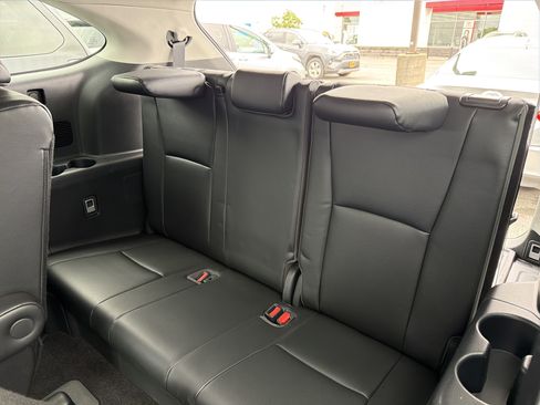 Used 2023 Toyota Highlander XLE AWD/4WD image 28