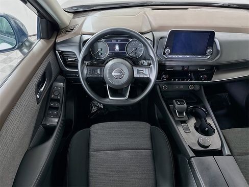 Used 2023 Nissan Rogue SV image 4