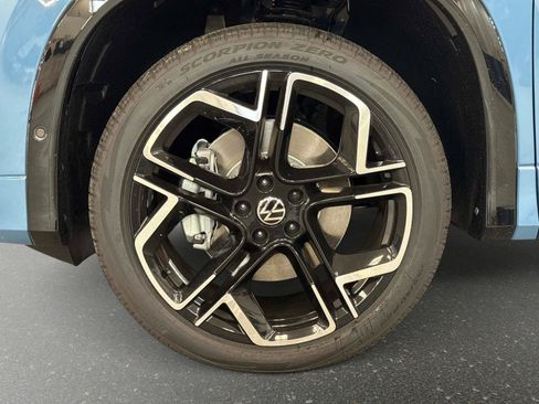 New 2026 Volkswagen Tiguan SEL R-Line image 9