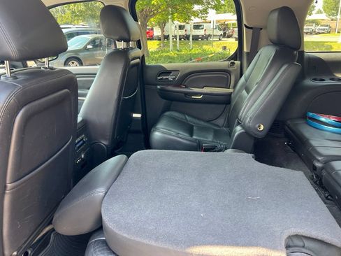 Used 2012 Cadillac Escalade ESV Luxury AWD/4WD image 17