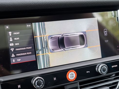 Used 2025 Porsche Macan image 28