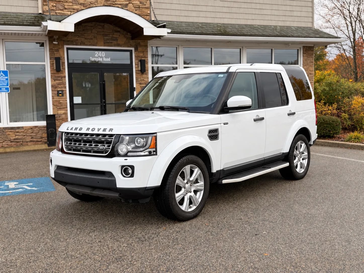 Used 2016 Land Rover LR4 HSE Silver Edition AWD/4WD image 6